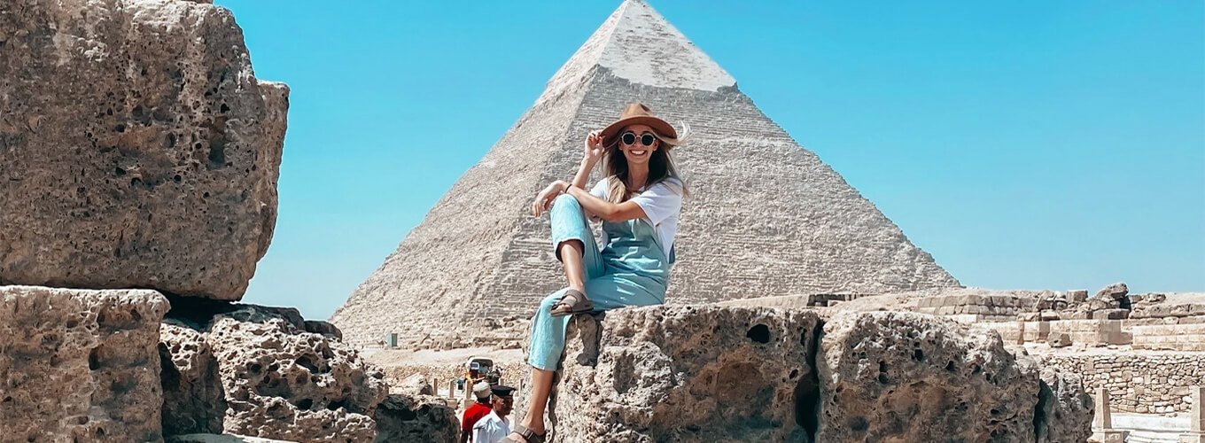 A-wonderful-picture-of-a-woman-in-the-pyramids Egypt Packing List for Women